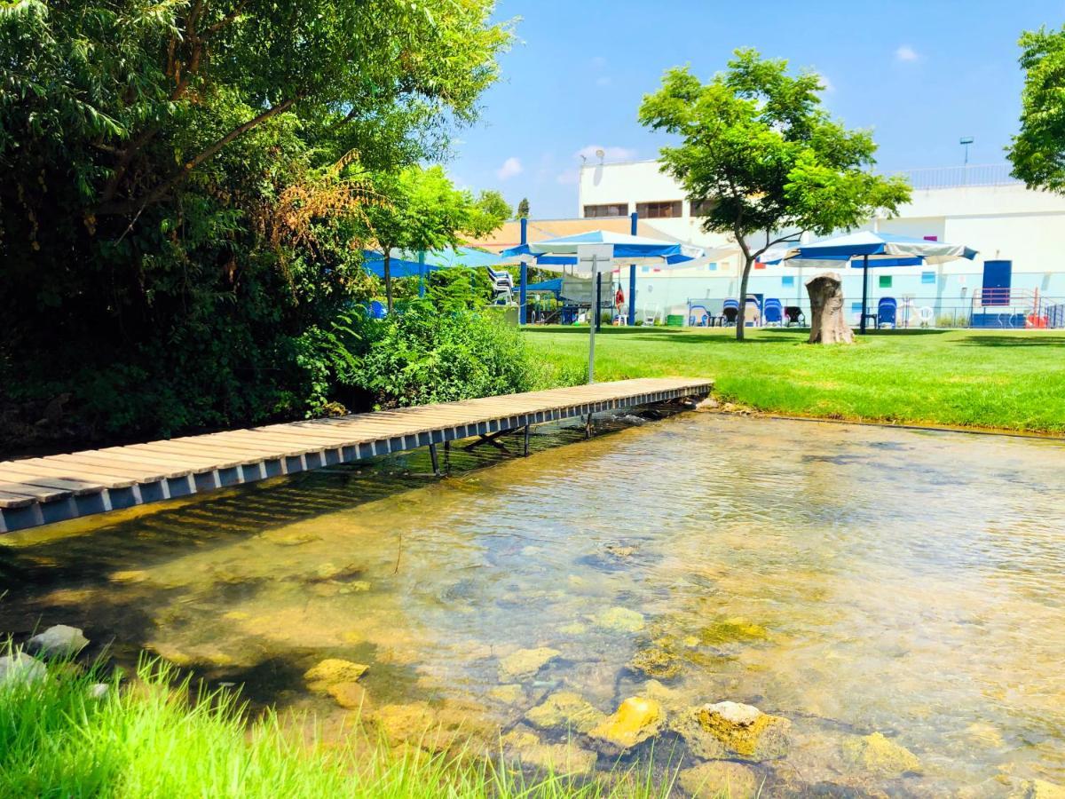 Erettz Dafna Travel Hotel Kültér fotó